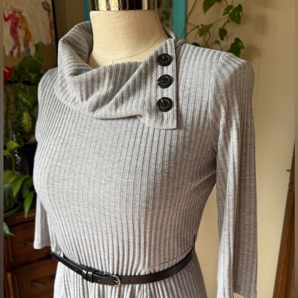 Amanda Lane Gray Long Sleeve Rib Knit Dress with button collar, size M - Picture 2 of 9